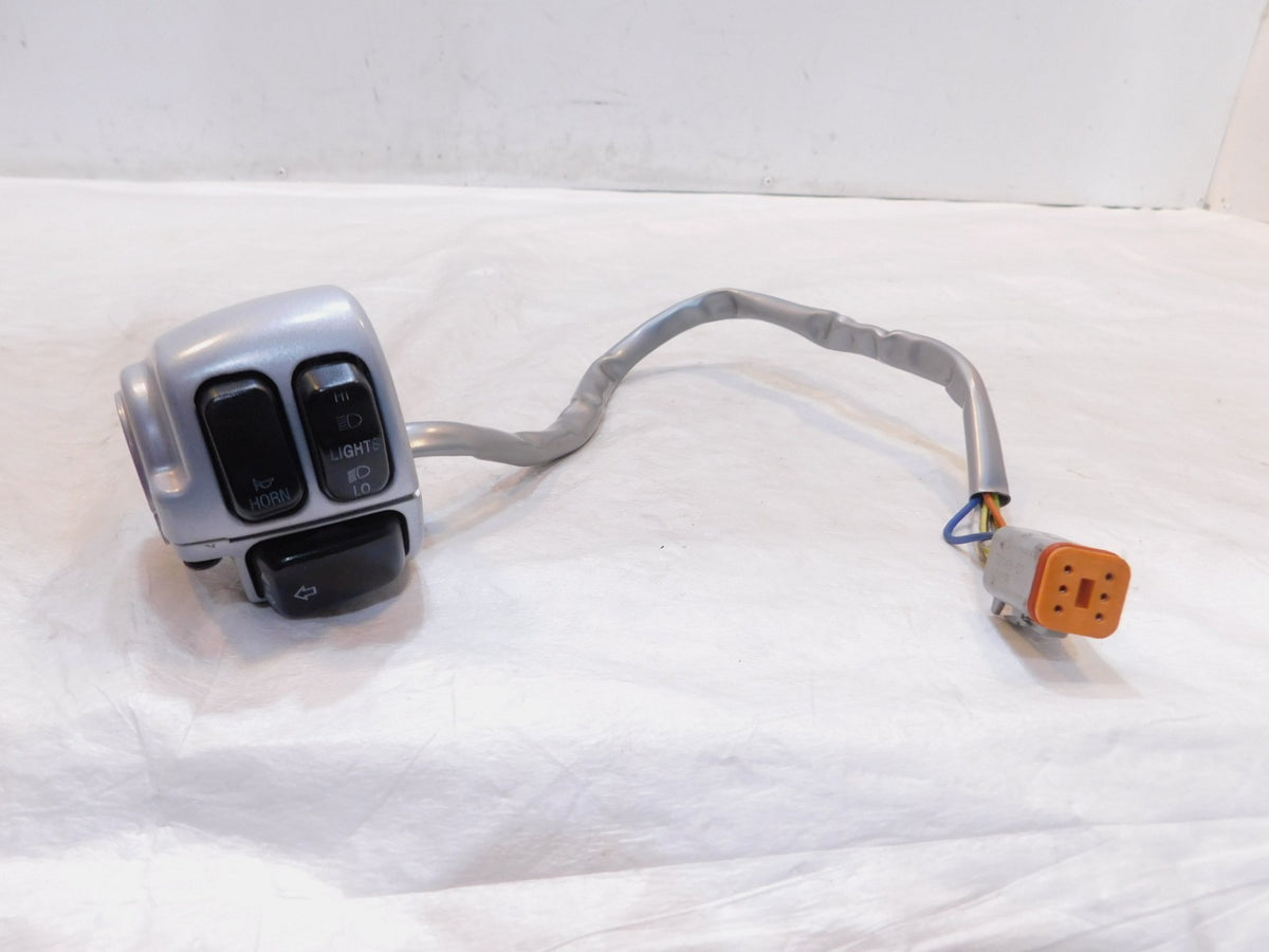 2002-2005 Harley Davidson V-Rod VRSC Vrod Left Handlebar Horn Turn Signal Switch - C3 Cycle