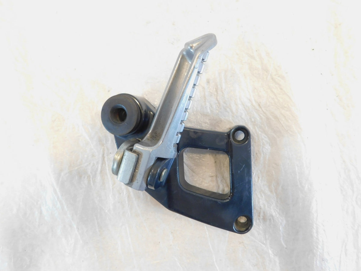 Kawasaki Ninja ZX600 ZX600-E ZZR600 Rear Right Passenger Footpeg & Mount Bracket - C3 Cycle