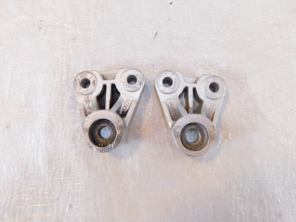 Yamaha FZR600R Front Left & Right Footrest Footpeg Foot Peg Bar Mount BRackets