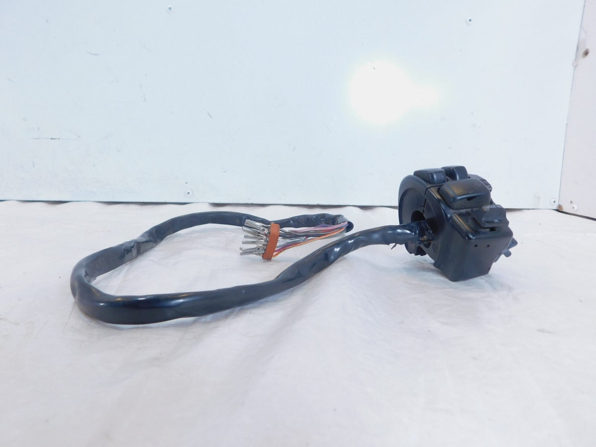 Harley Electra Glide Right Handlebar Engine Stop Start Kill Switches w/ Radio