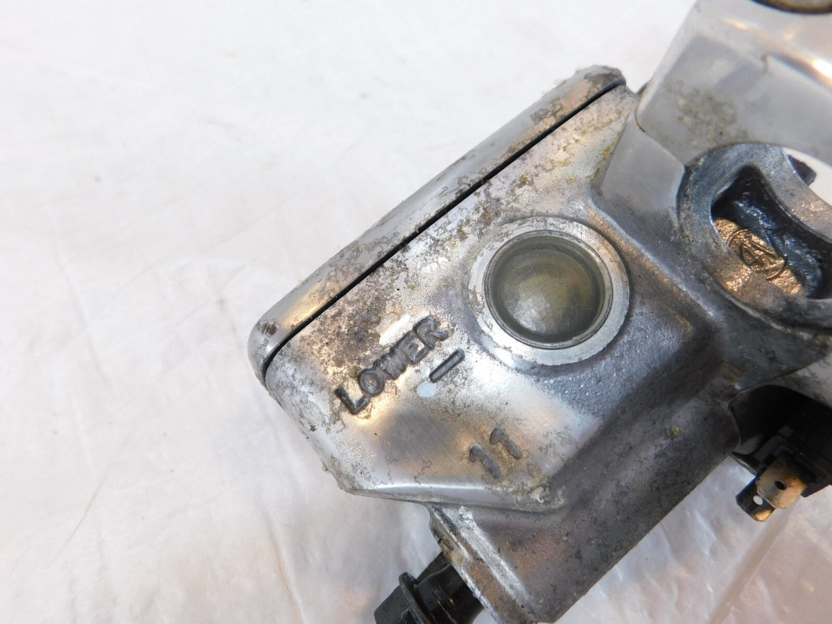 Honda VTX1300C VTX1300R OEM Right Handlebar Front Brake Master Cylinder w/ Lever