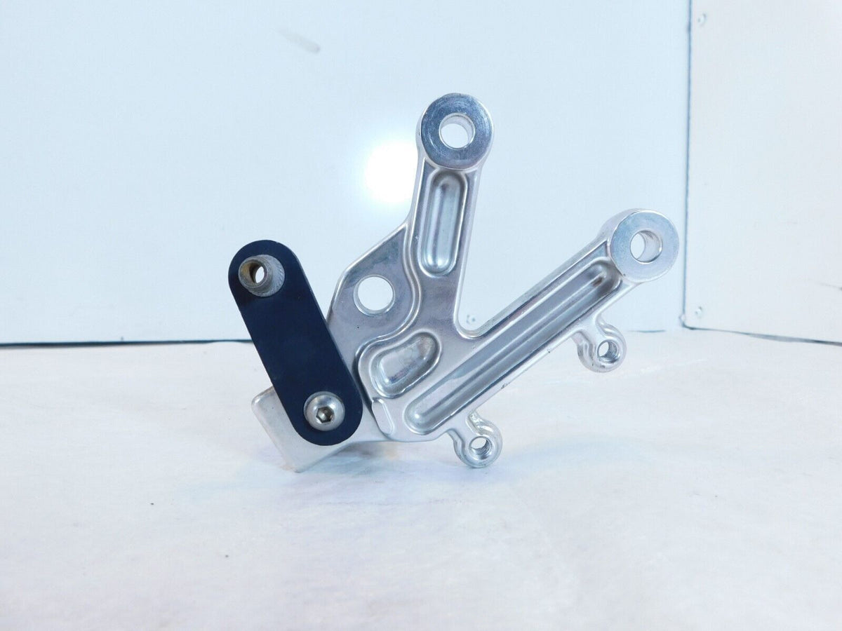 Aprilia Tuono 1000 1000R RSV1000R Right Front Footrest Foot Peg & Bracket Mount - C3 Cycle