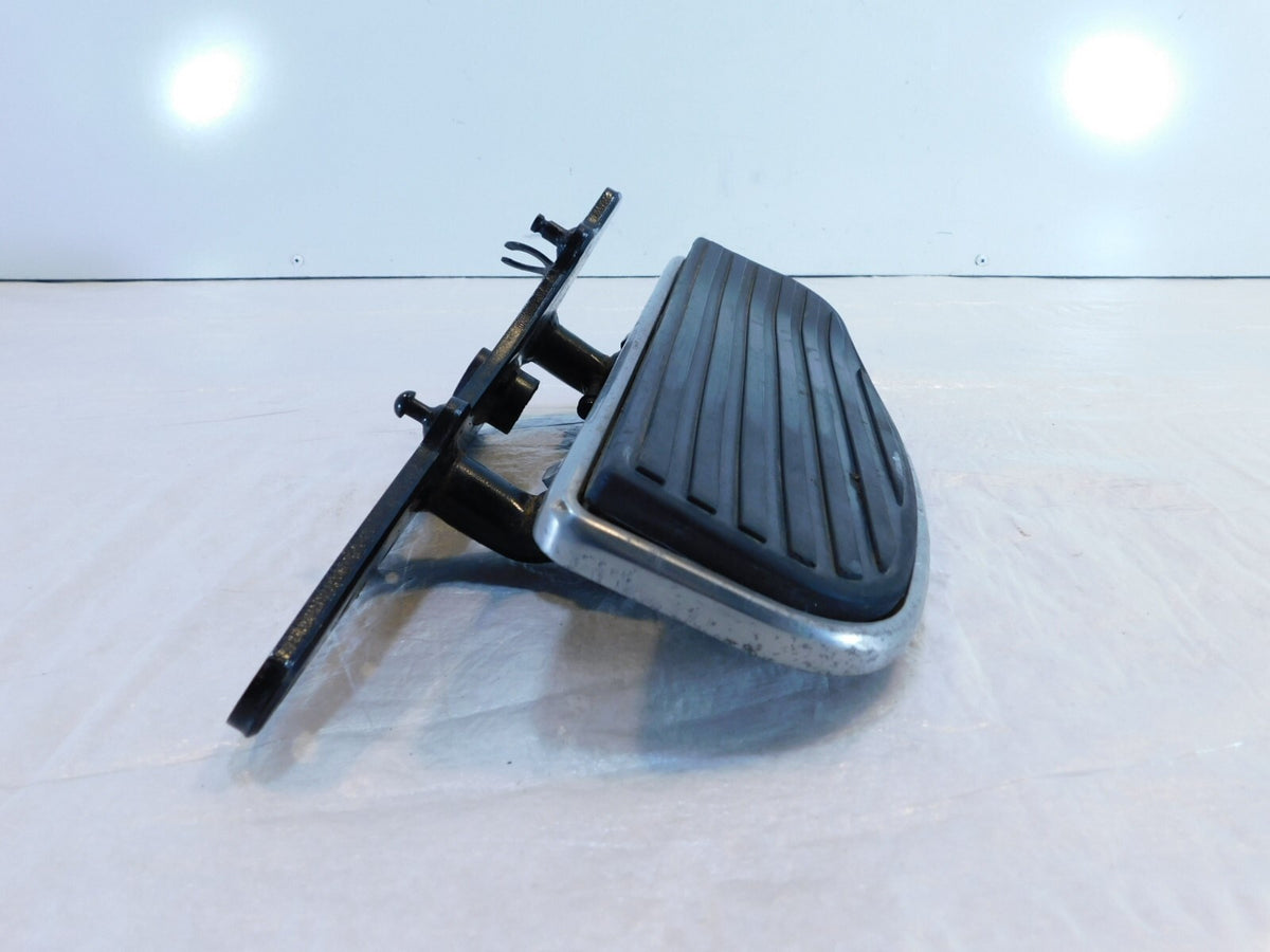 99-04 Kawasaki Vulcan 1500 Right Footrest Footboard Floorboard w/ Mount Bracket - C3 Cycle