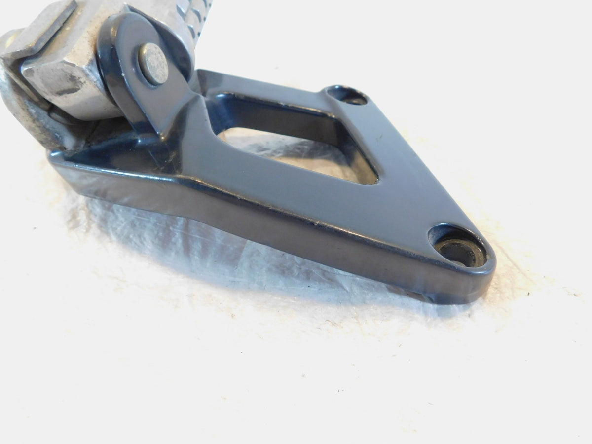 Kawasaki Ninja ZX600 ZX600-E ZZR600 Rear Right Passenger Footpeg & Mount Bracket - C3 Cycle