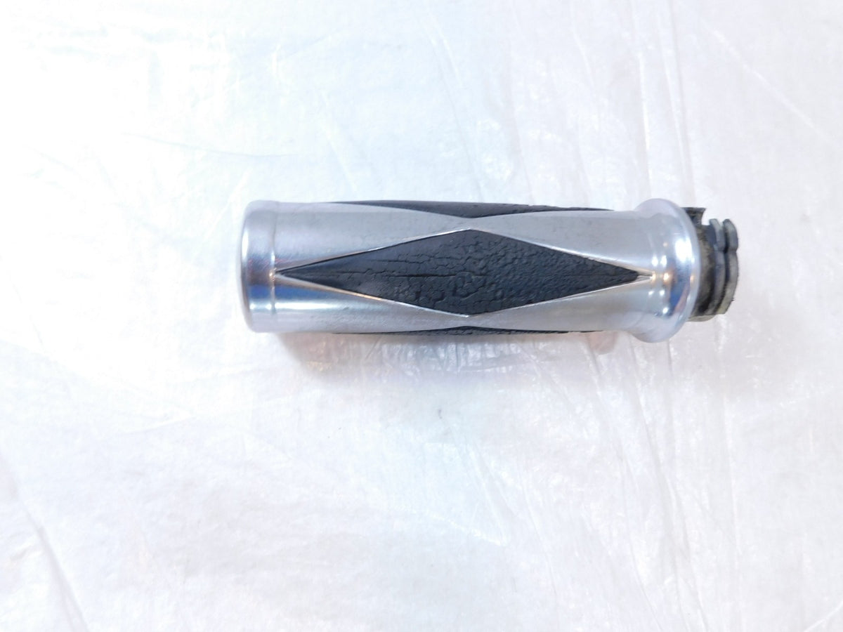 Harley Touring Dyna Sportster & Softail V-Factor Diamond Right Handlebar Grip - C3 Cycle