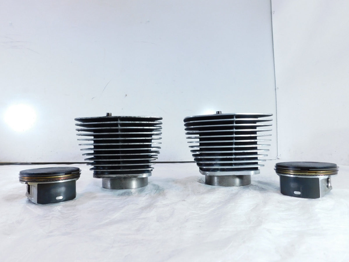 Harley Davidson Twin Cam Touring Dyna & Softail Engine Pistons & Black Cylinders