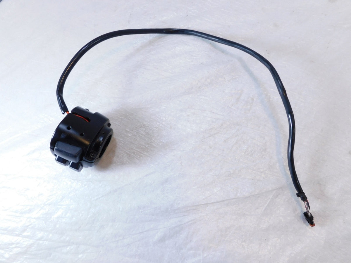 Harley Davidson Softail Milwaukee M8 Left Horn & Turn Signal Handlebar Switches - C3 Cycle