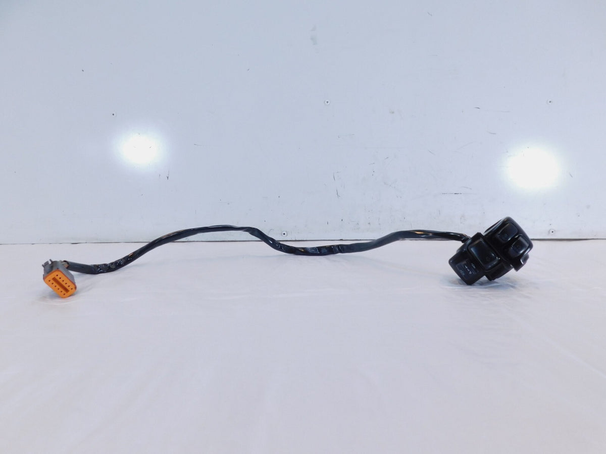 Harley Electra Glide Right Handlebar Engine Stop Start Kill Switches w/ Radio - C3 Cycle