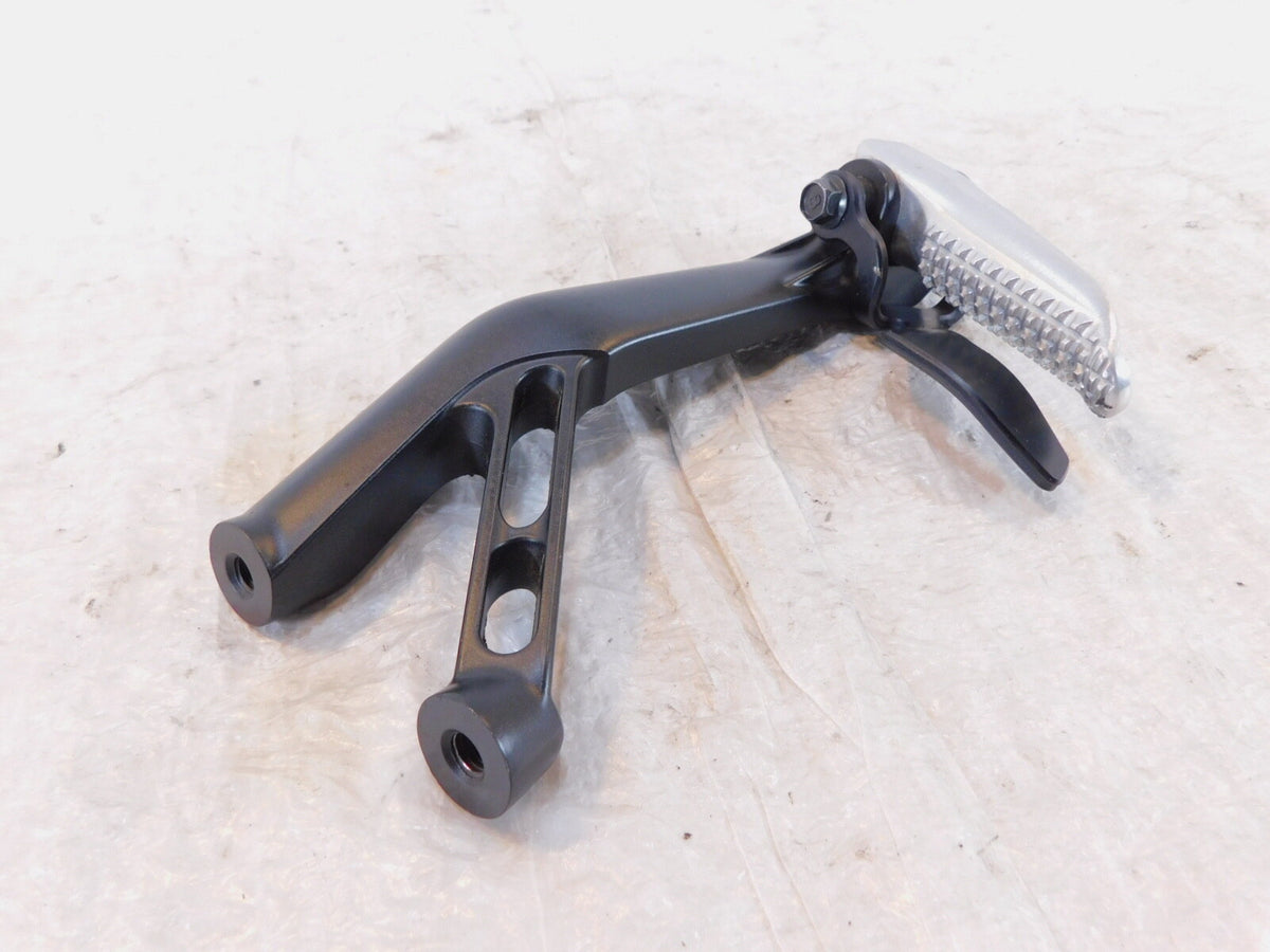 2022-24 Yamaha YZFR7 YZF-R7 R7 Rear Right Mount Bracket Stay & Foot Peg Footrest - C3 Cycle