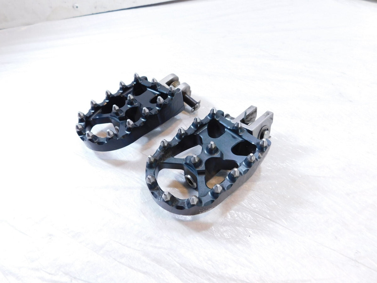 Harley Davidson FXR Dyna Sportster & Softail Spiked Traction Footpegs Footrest - C3 Cycle