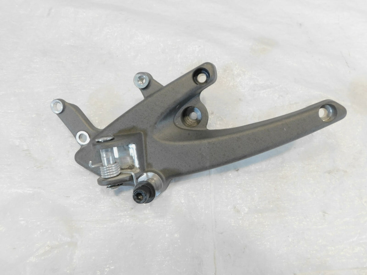 2008 08 Buell 1125 1125R Right Front Rider Peg Footpeg Footrest & Mount Bracket - C3 Cycle