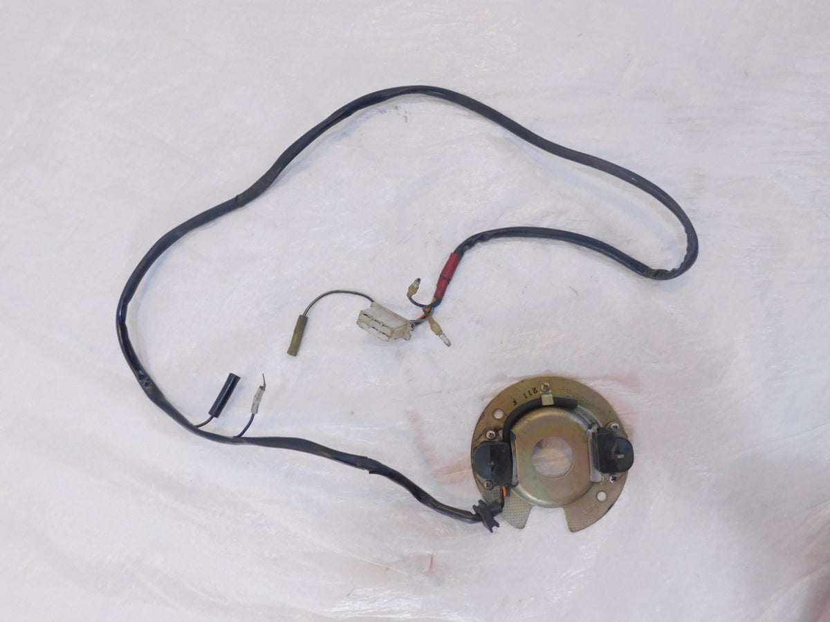 82-1983 Yamaha XJ750J Maxim 750 Engine Motor Ignition Pickup Coil Plate & Sensor - C3 Cycle