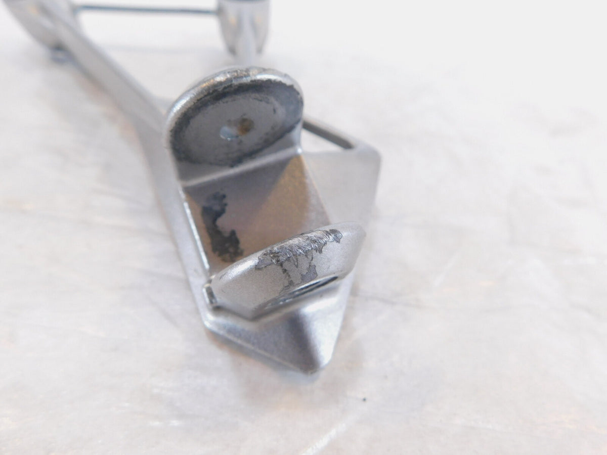 05-08 Kawasaki Ninja ZX6R ZX636 ZX6RR Left Rear Footrest Foot Peg Bracket Mount