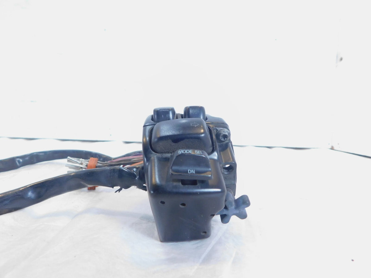 Harley Electra Glide Right Handlebar Engine Stop Start Kill Switches w/ Radio