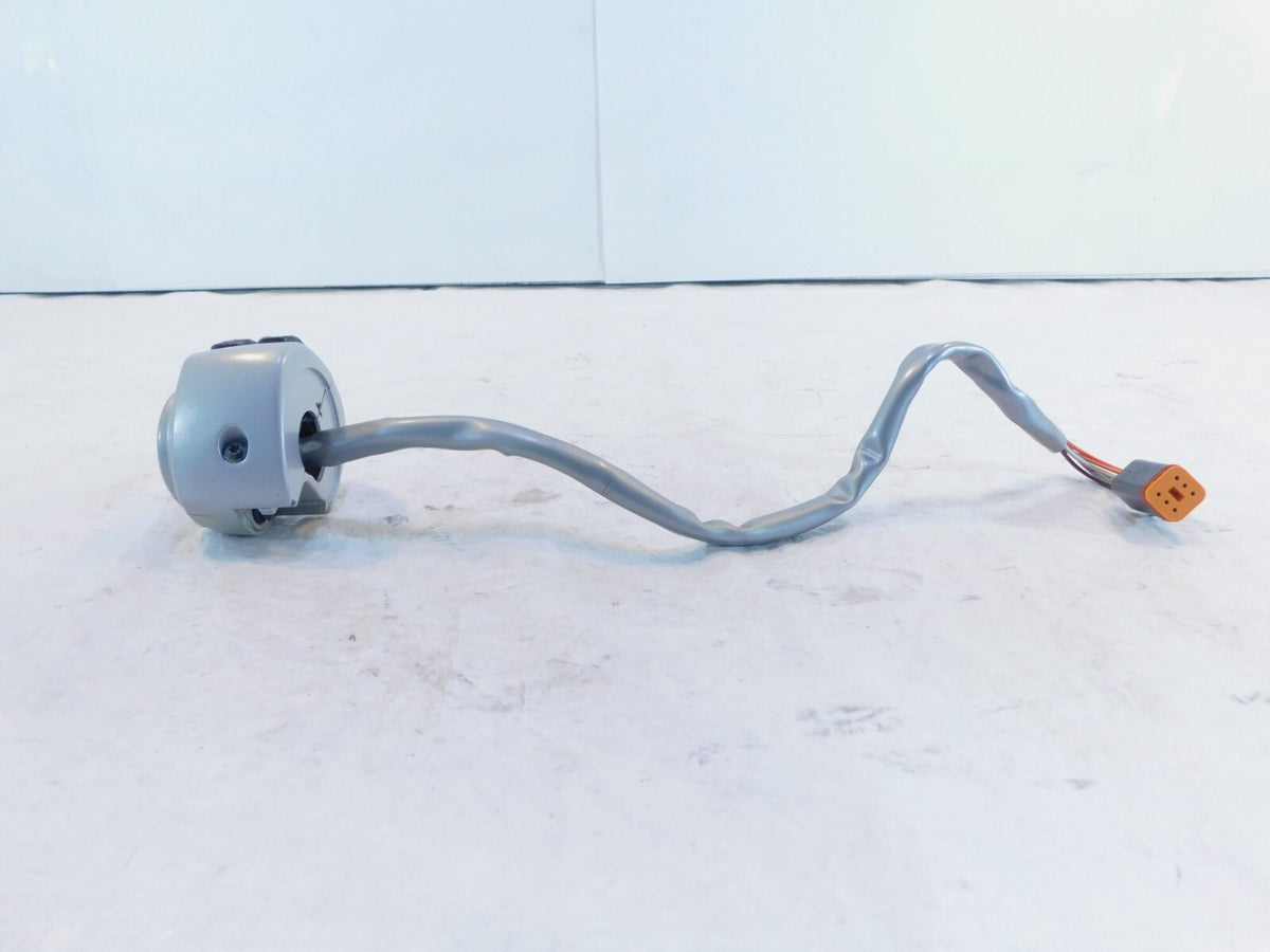 02-05 Harley Davidson V-Rod VRSC Vrod Right Engine Start Stop Turn Signal Switch - C3 Cycle
