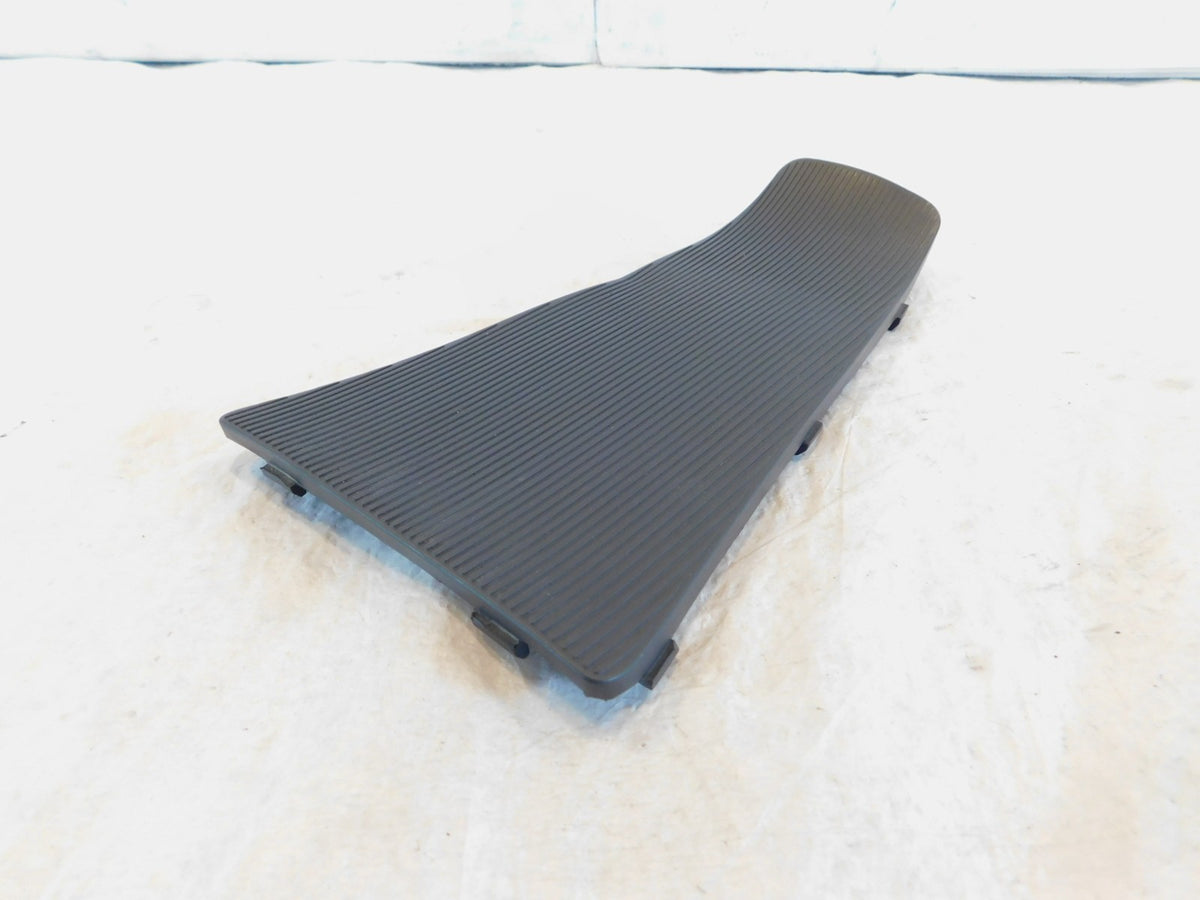 Piaggio Vespa LX LXV S 50 125 150 Rubber Lower Central Foot Mat 57345R - C3 Cycle