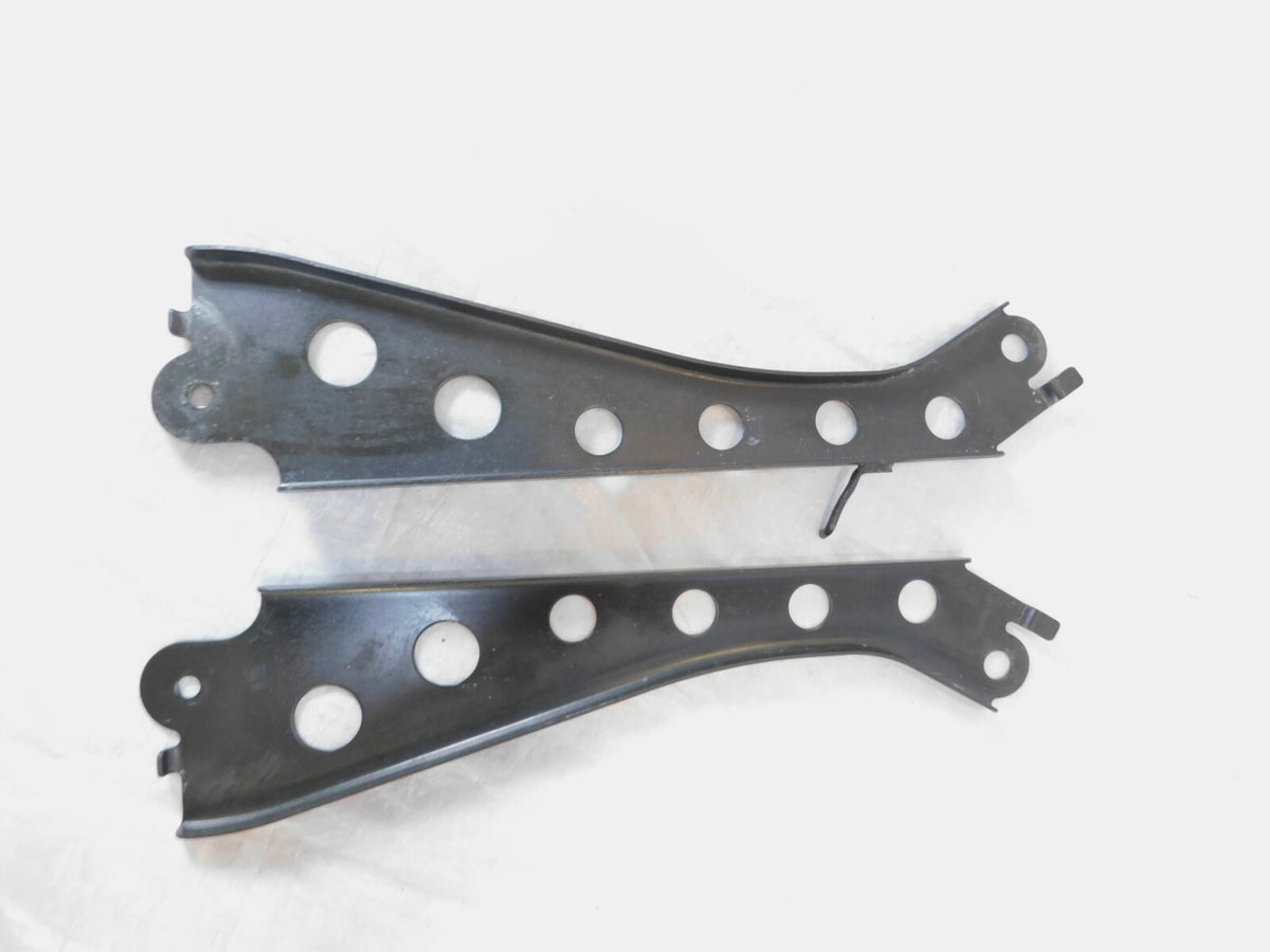05-15 Yamaha Majesty 400 YP400 Left/Right Front Footrest Footboard Bracket Mount - C3 Cycle