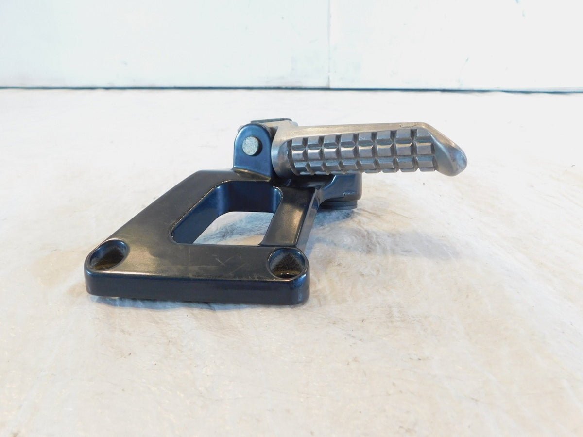 Kawasaki Ninja ZX600 ZX600-E ZZR600 Rear Right Passenger Footpeg & Mount Bracket - C3 Cycle