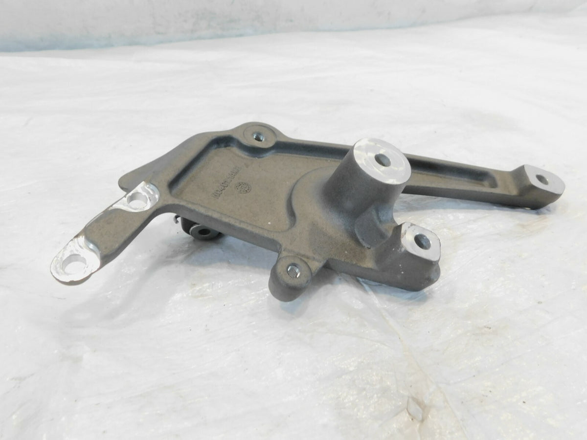 2008 08 Buell 1125 1125R Right Front Rider Peg Footpeg Footrest & Mount Bracket - C3 Cycle
