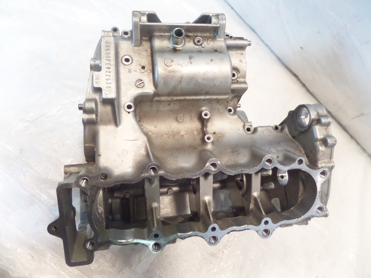 Kawasaki ZX-6R ZZR600 ZX600 OEM Engine Motor Crank Case Crankcase Set 14001-1300 - C3 Cycle