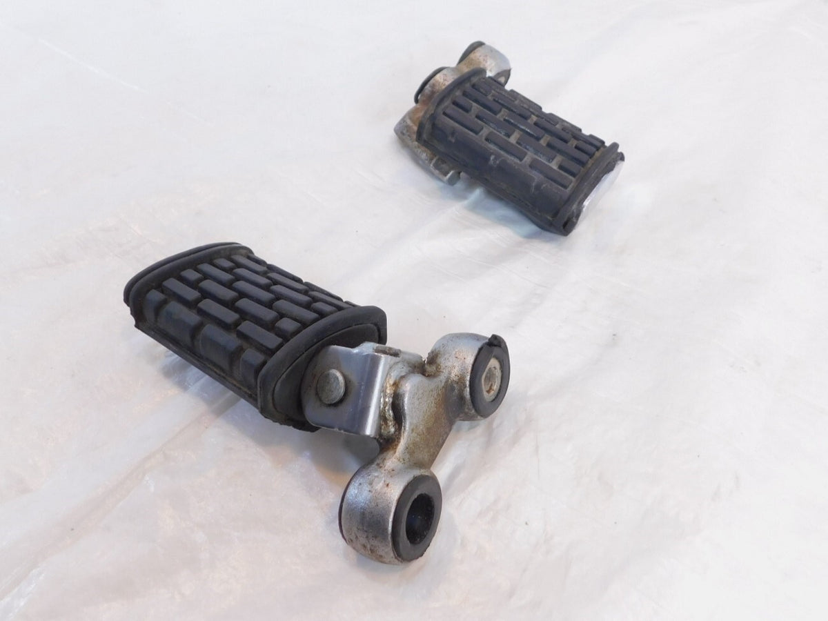 1984-1985 Yamaha Virago 700 1000 Front Left/Right Footrest Foot Pegs & Mounts - C3 Cycle