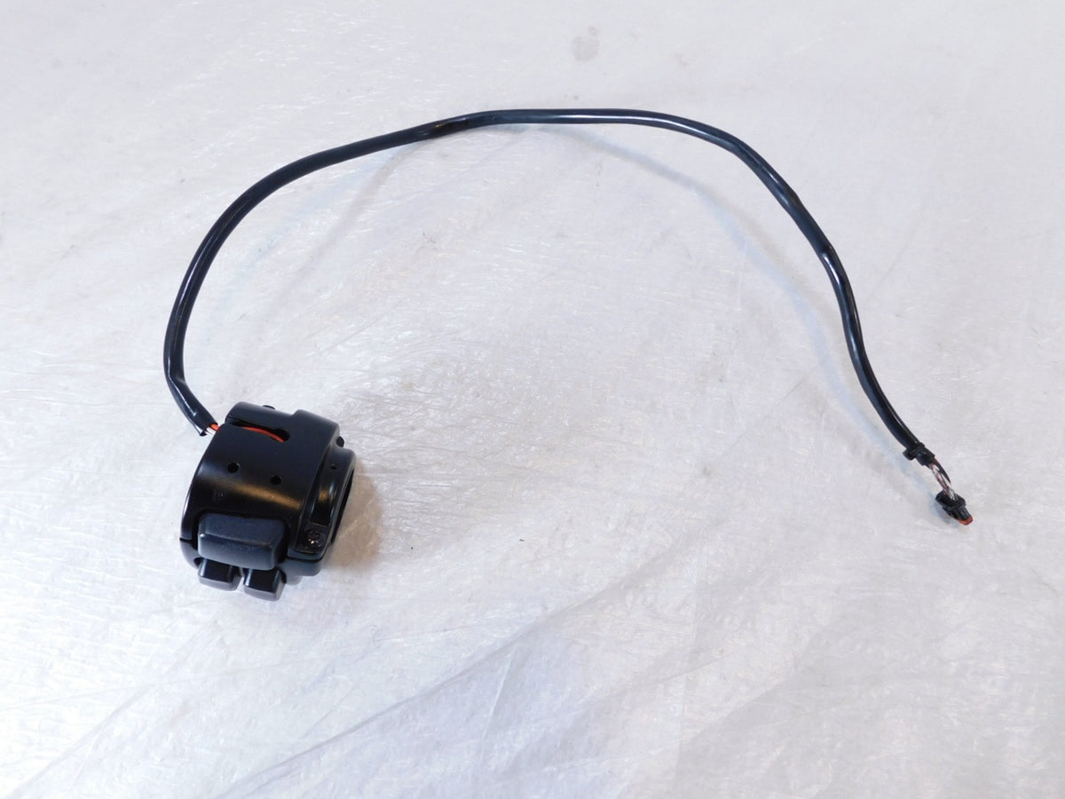 Harley Davidson Softail Milwaukee M8 Left Horn & Turn Signal Handlebar Switches - C3 Cycle