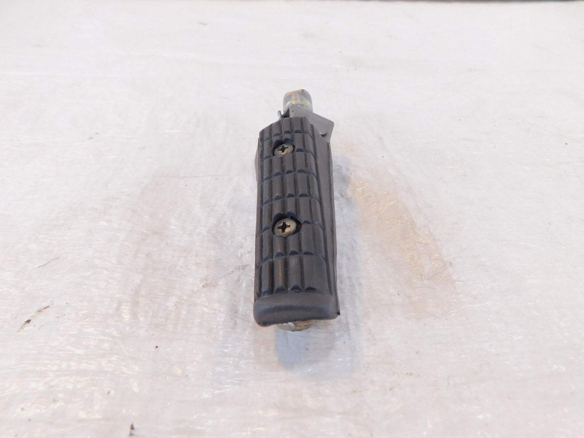 1989-1999 Yamaha FZR600R Front Right Footpeg Footrest & Mount Bracket Clevis - C3 Cycle