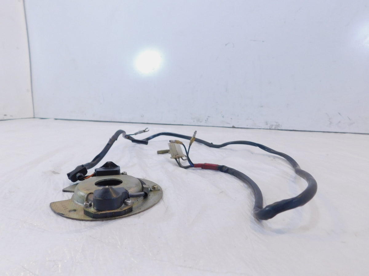 82-1983 Yamaha XJ750J Maxim 750 Engine Motor Ignition Pickup Coil Plate & Sensor - C3 Cycle