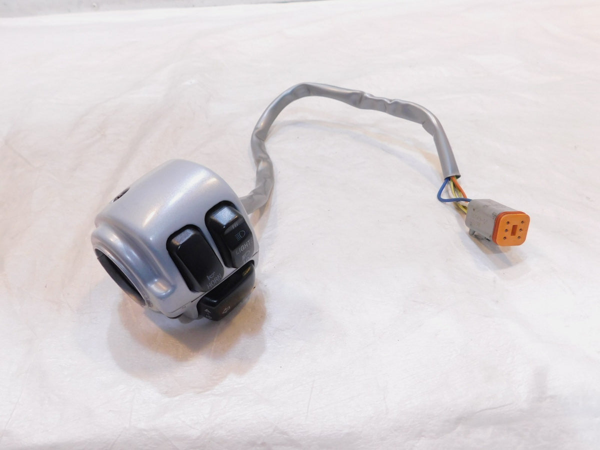 2002-2005 Harley Davidson V-Rod VRSC Vrod Left Handlebar Horn Turn Signal Switch - C3 Cycle
