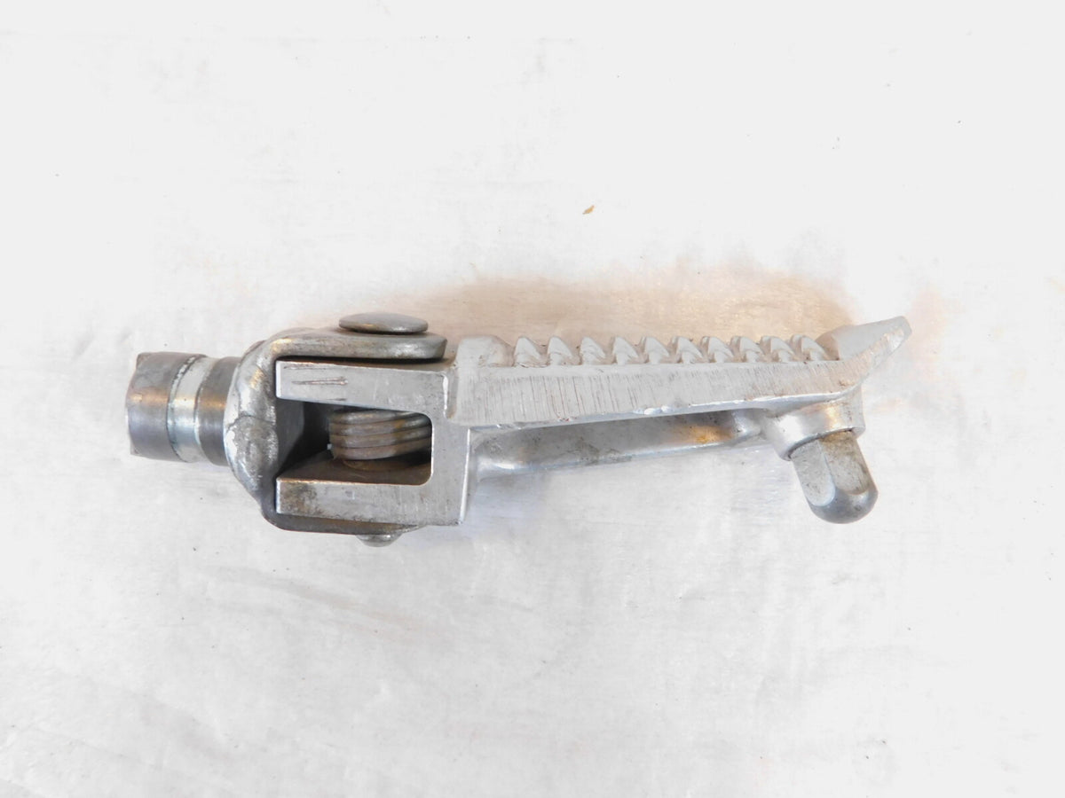 00-05 Suzuki GSX-R600 GSX-R750 GSX-R1000 Front Driver Left Side Footpeg Footrest
