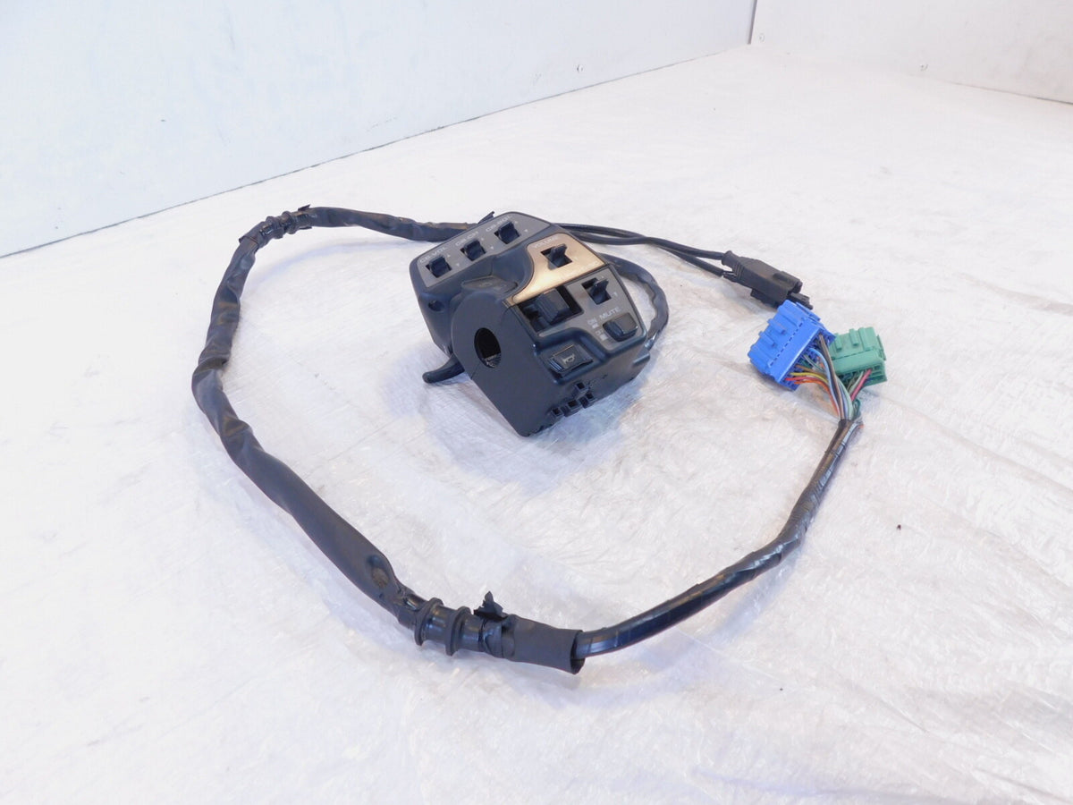 2001-2005 Honda GL1800 Goldwing Front Left Handlebar Radio Volume Switch Buttons - C3 Cycle