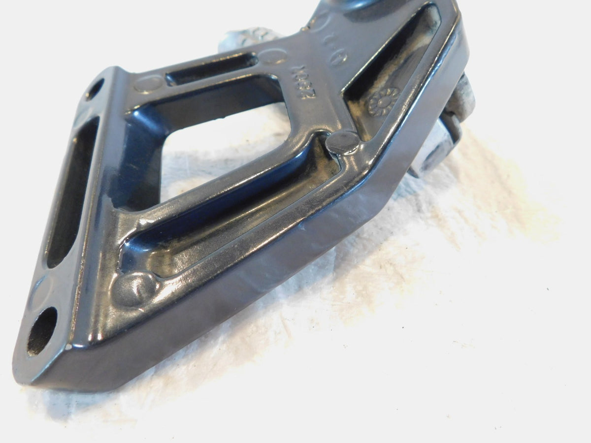 Kawasaki Ninja ZX600 ZX600-E ZZR600 Rear Right Passenger Footpeg & Mount Bracket - C3 Cycle