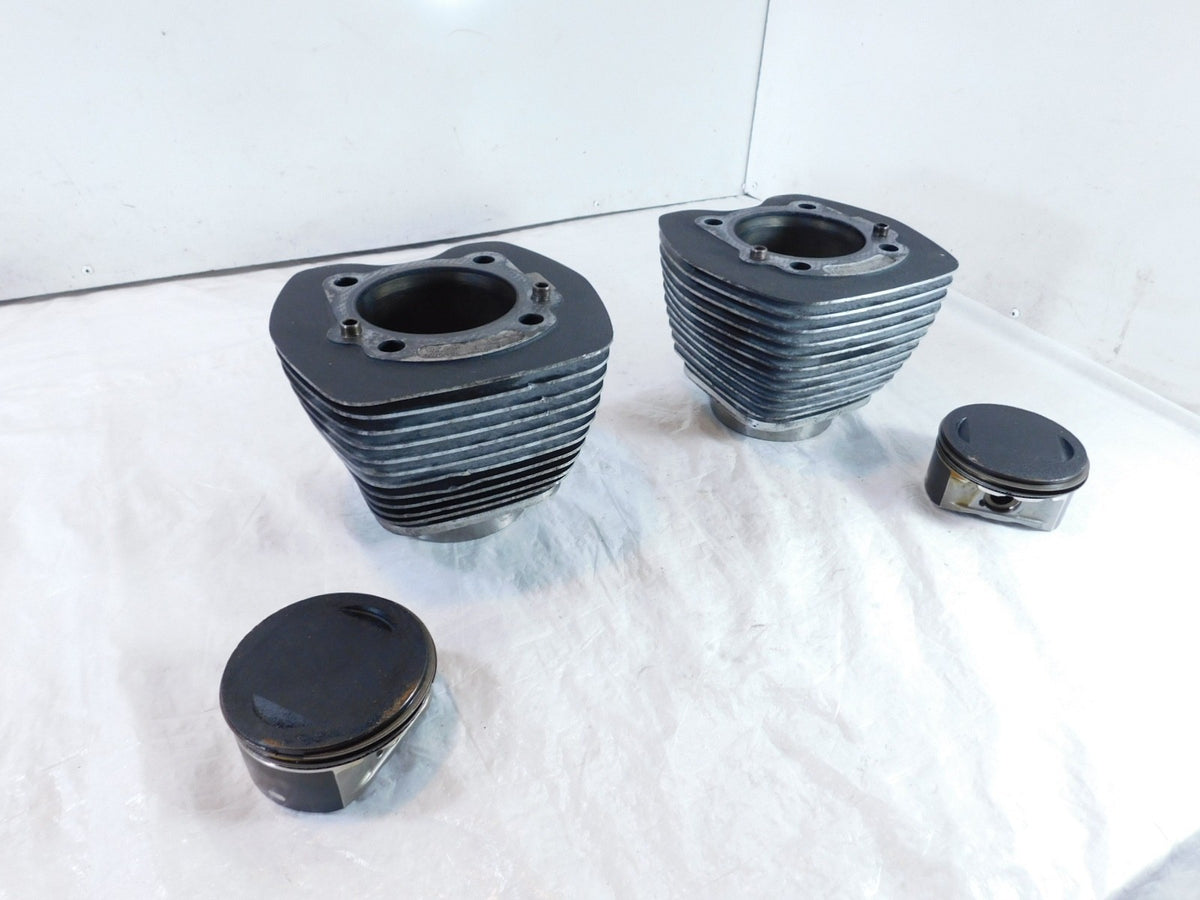 Harley Davidson Twin Cam Touring Dyna & Softail Engine Pistons & Black Cylinders