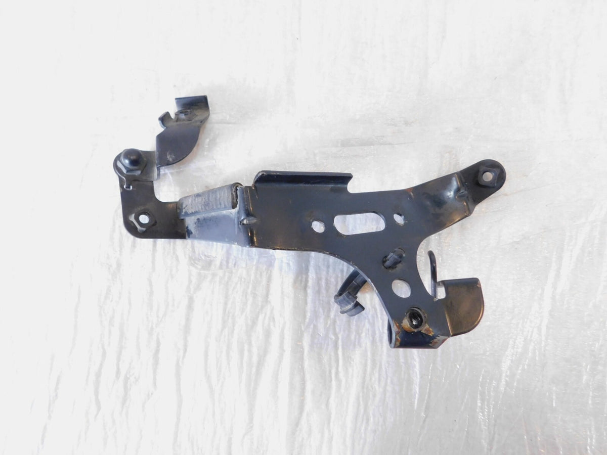 Yamaha Royal Star Tour Deluxe Venture & S XVZ13 Righ Lower Cowling Bracket Mount