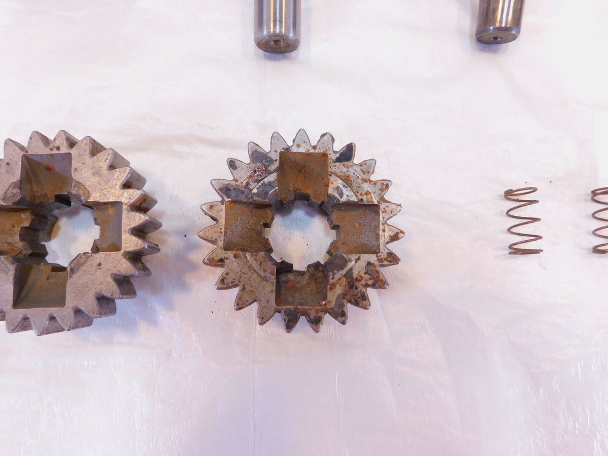 1984 Harley Davidson Sportster XLX Ironhead 1000 4 Speed Transmission -Rusty