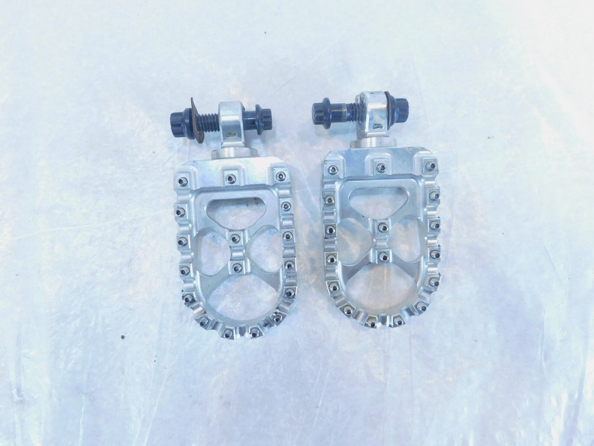 Harley Touring V-Rod Dyna Sportster FXR Softail FLO MX Style Footpegs Footrests - C3 Cycle