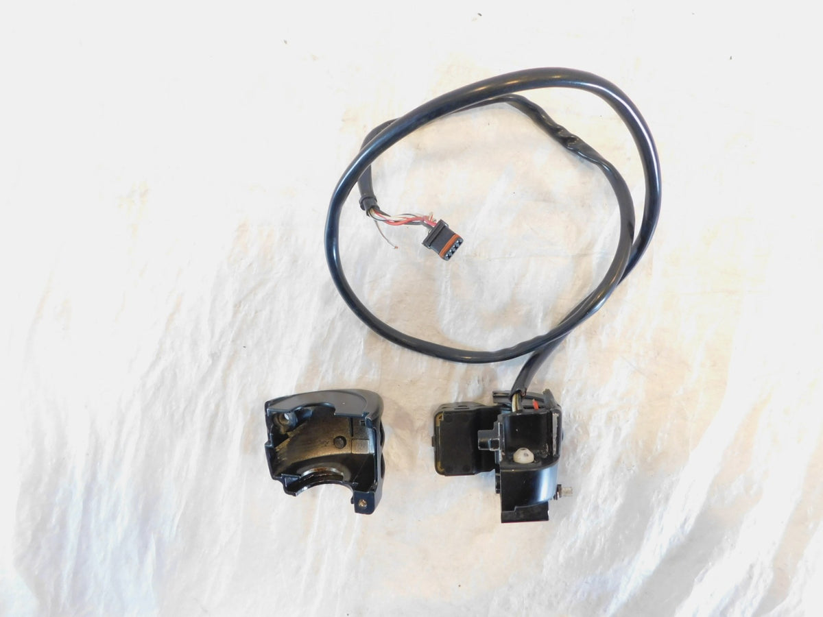 Harley Davidson Dyna Street Bob Fat Bob Right Handlebar Horn Turn Signal Switch - C3 Cycle
