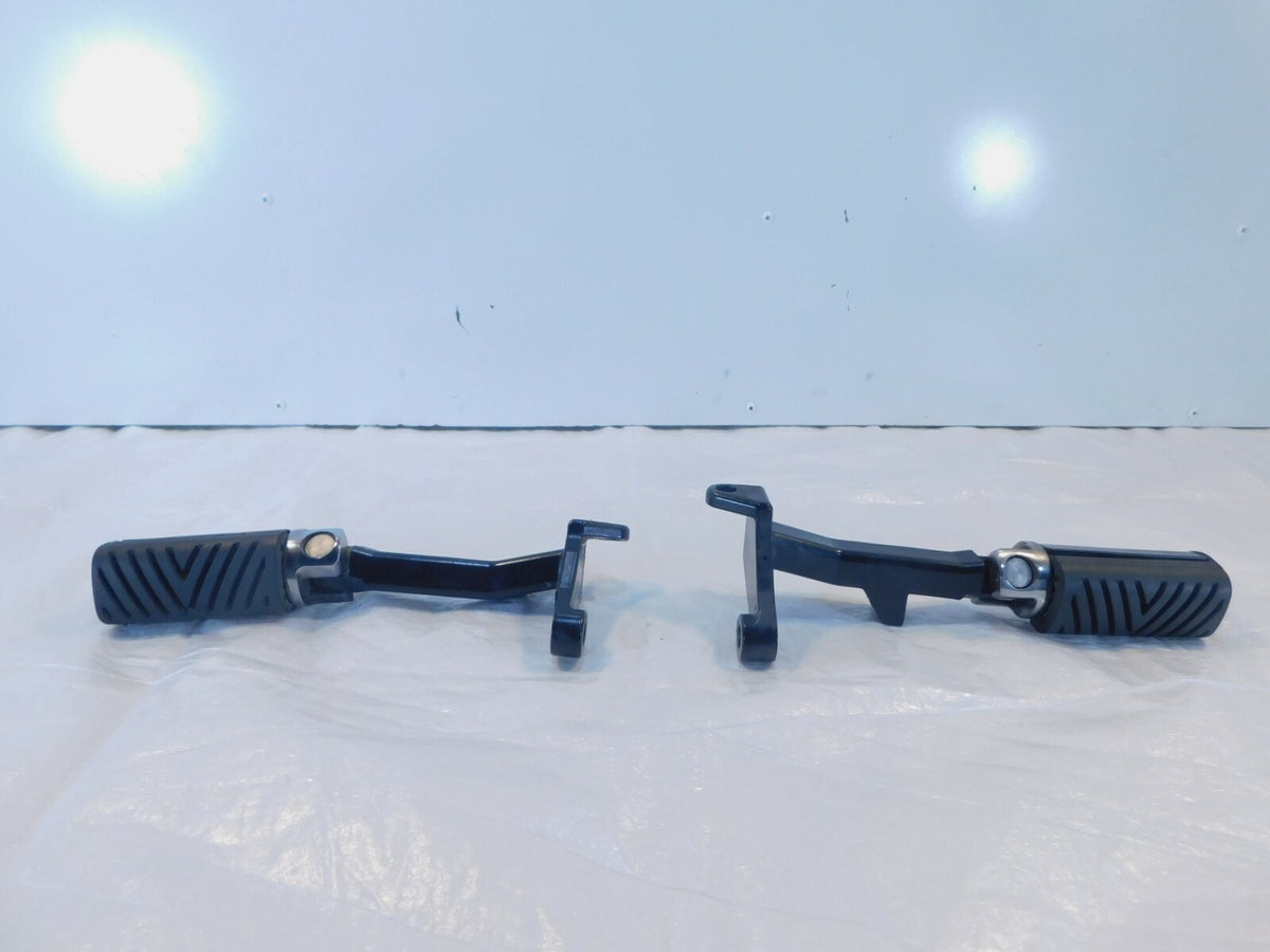 Victory V92 Cruiser Rear Passenger Left Right Footrest Footpegs & Mount Brackets - C3 Cycle