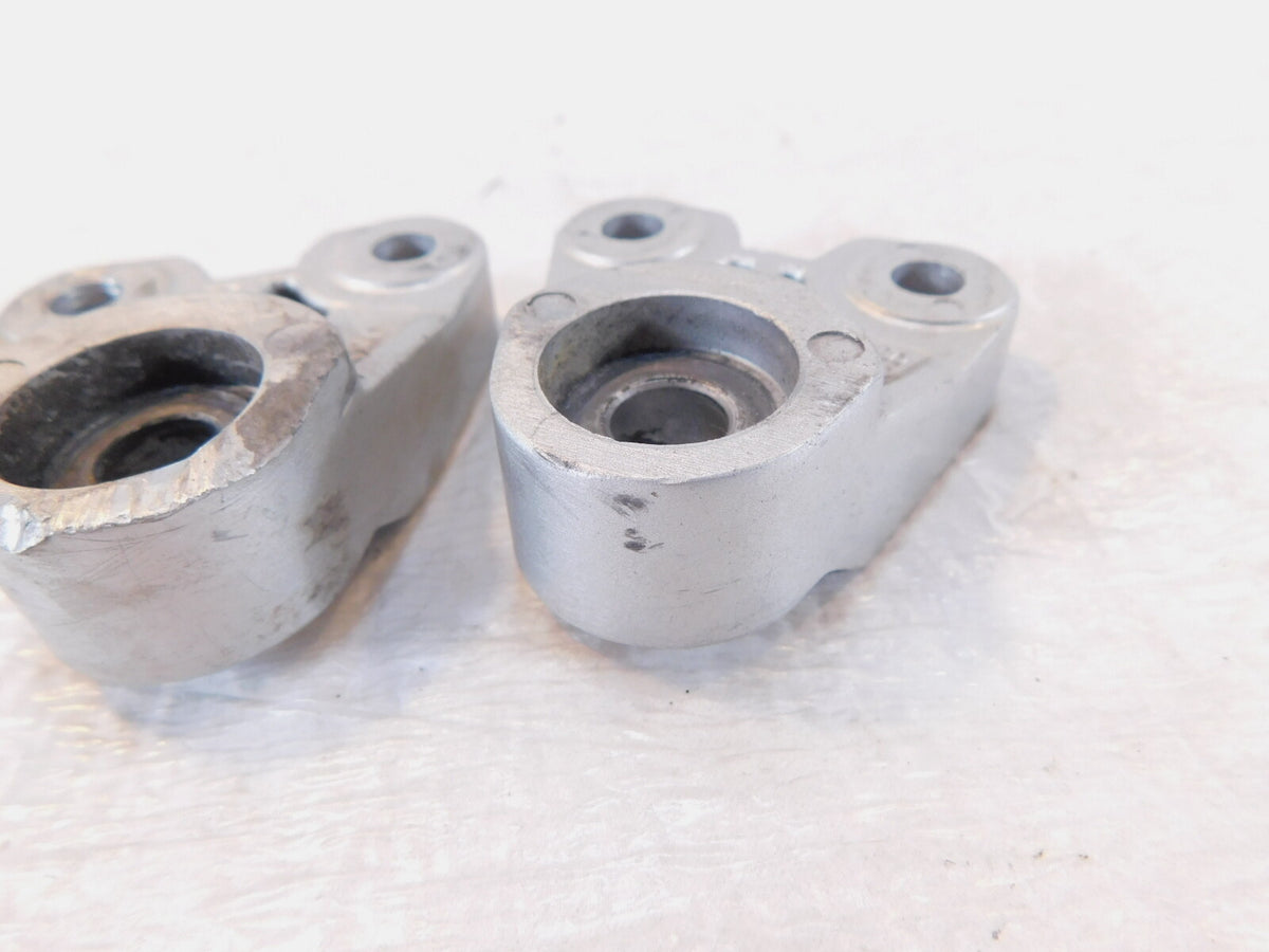 Yamaha FZR600R Front Left & Right Footrest Footpeg Foot Peg Bar Mount BRackets