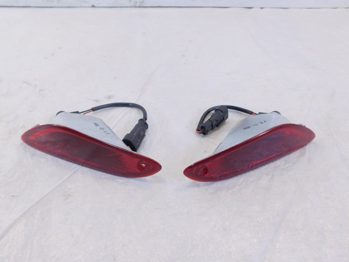 Vespa Primavera Sprint 50 125 150 Pair Rear Fender Auxiliary Side Light Lamps - C3 Cycle