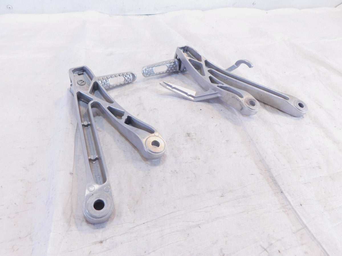Pair Honda CBR600RR CBR600RA CBR600 Rear Passenger Footrest Foot Pegs w/ Mounts - C3 Cycle
