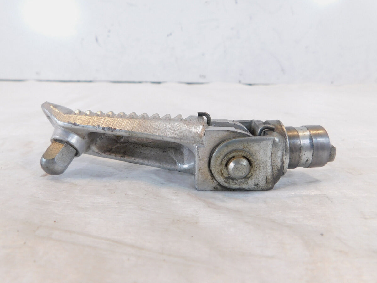 00-05 Suzuki GSX-R600 GSX-R750 GSX-R1000 Front Driver Left Side Footpeg Footrest
