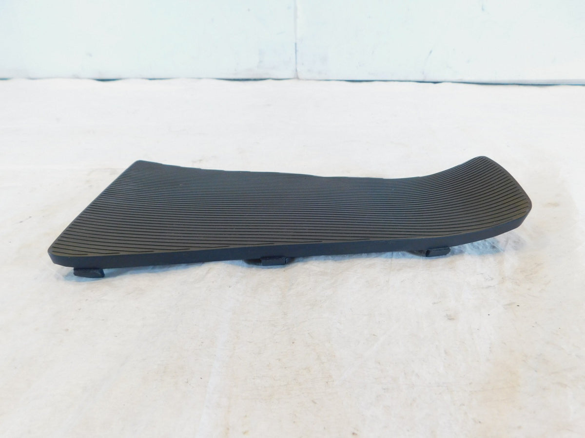 Piaggio Vespa LX LXV S 50 125 150 Rubber Lower Central Foot Mat 57345R - C3 Cycle
