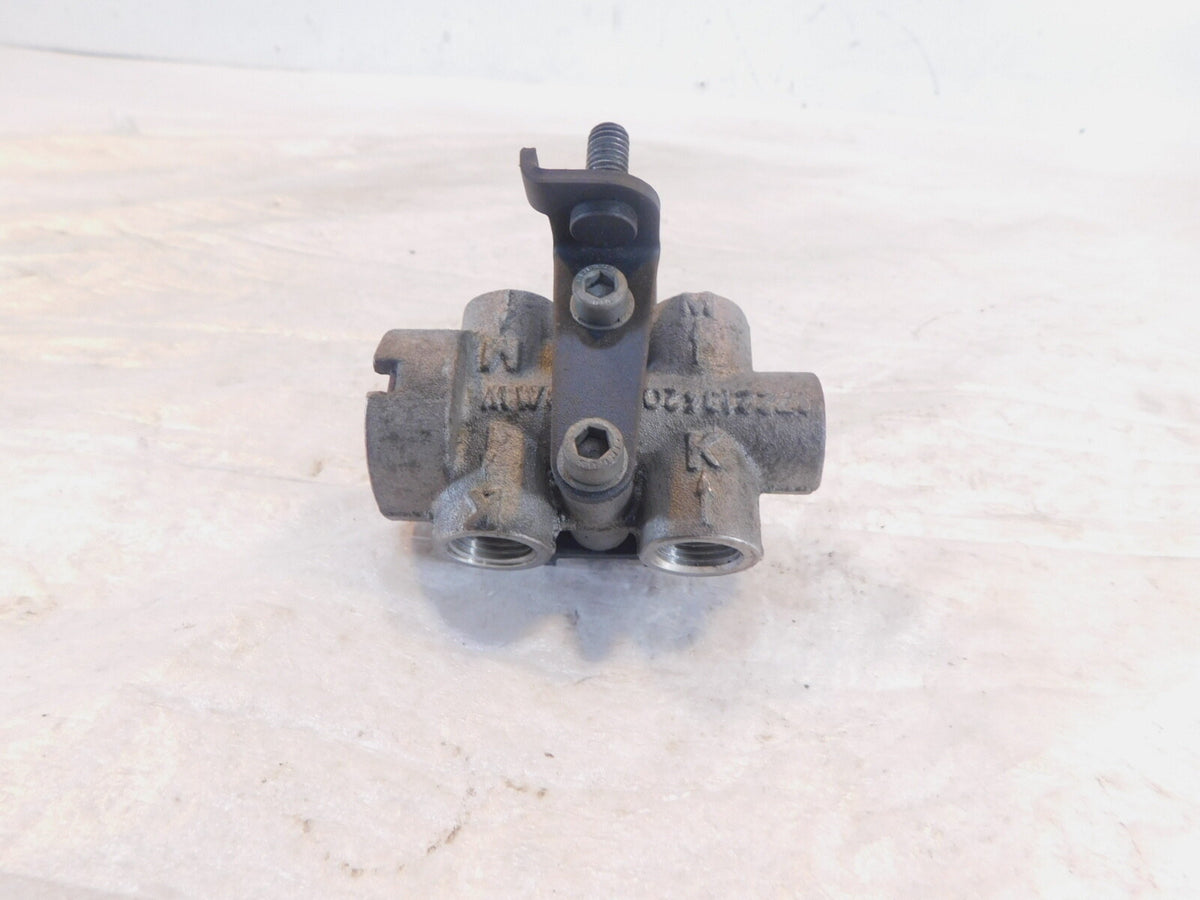 1995 1996 1997 BMW R1100RT Engine Motor Cooling Cooler Oil Thermostat Housing - C3 Cycle
