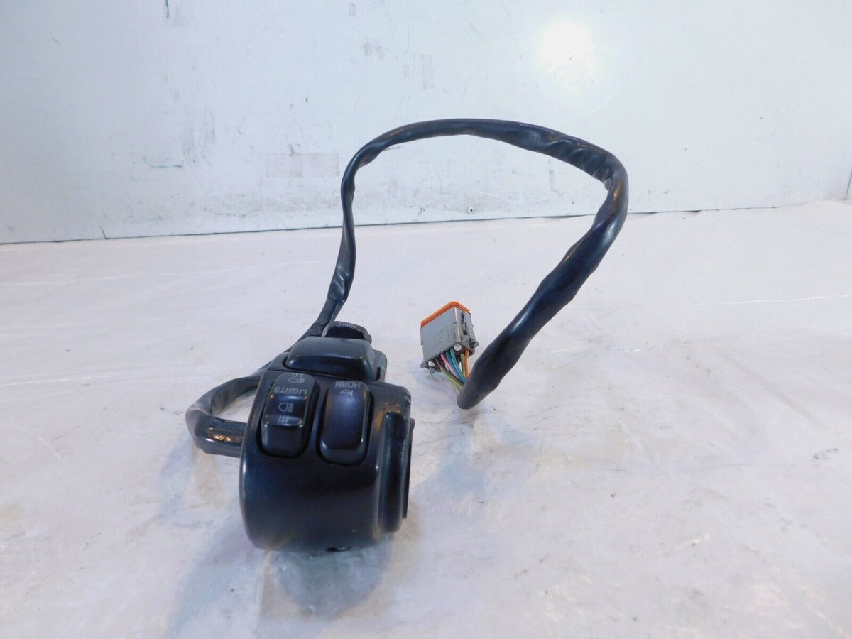 Harley Electra Glide Right Handlebar Engine Stop Start Kill Switches w/ Radio - C3 Cycle