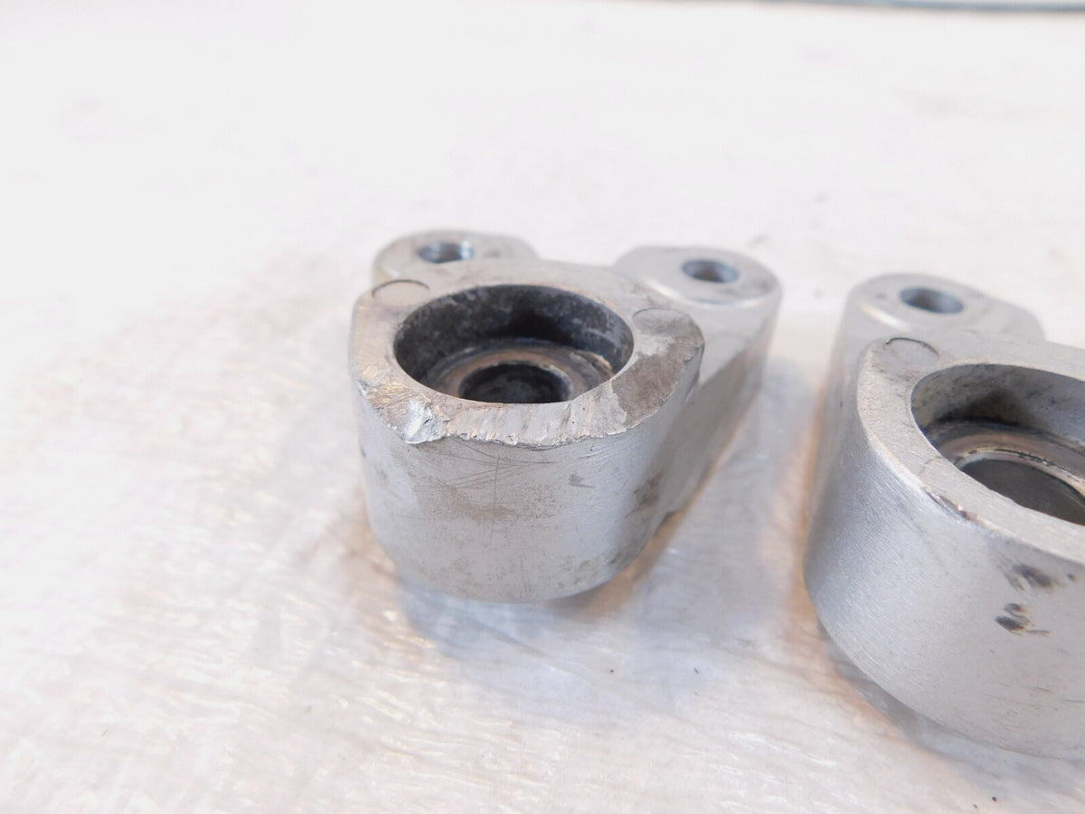 Yamaha FZR600R Front Left & Right Footrest Footpeg Foot Peg Bar Mount BRackets