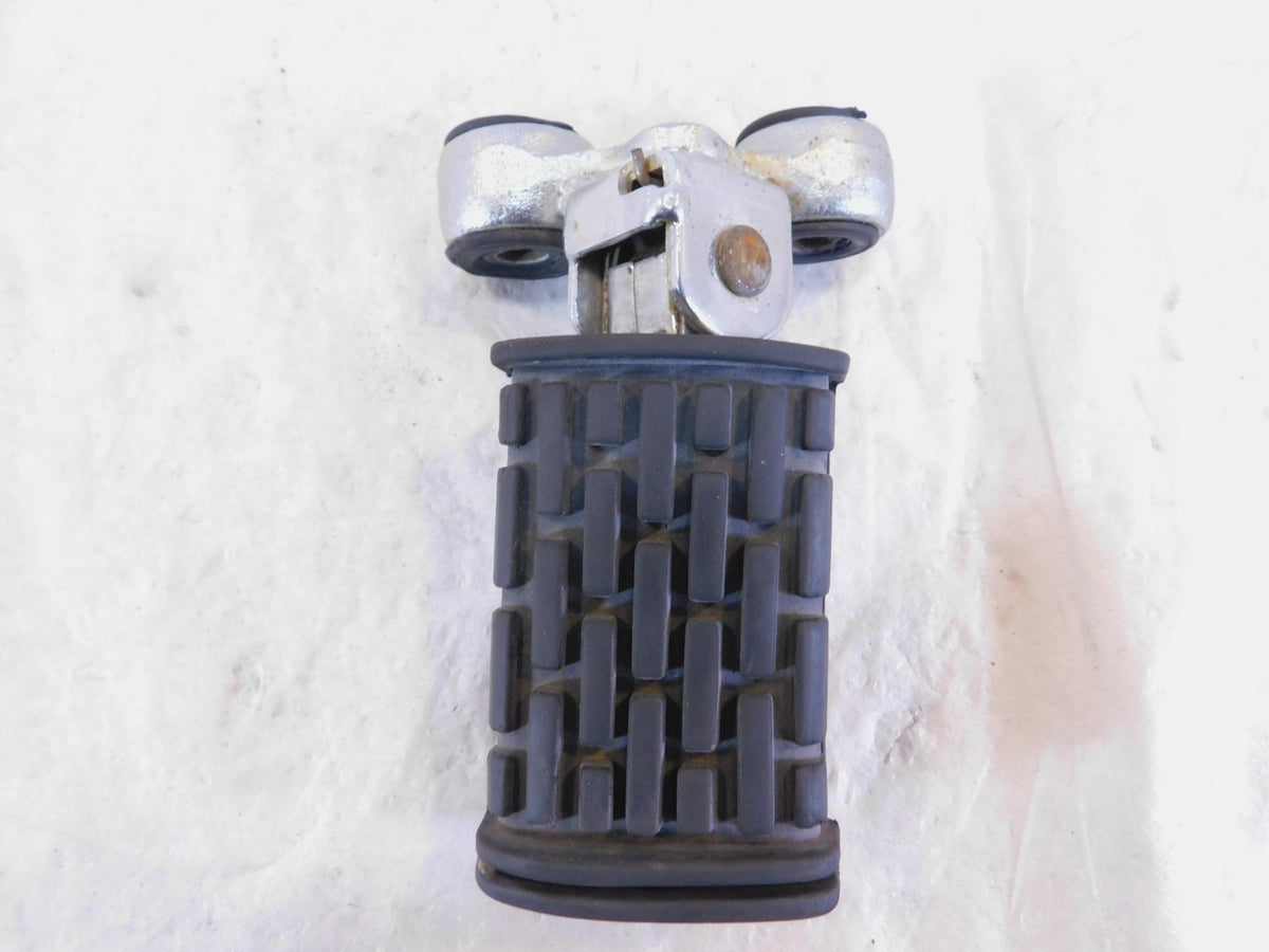 1984-1985 Yamaha Virago 700 XV700 1000 Front Right Footrest Foot Peg & Mount - C3 Cycle
