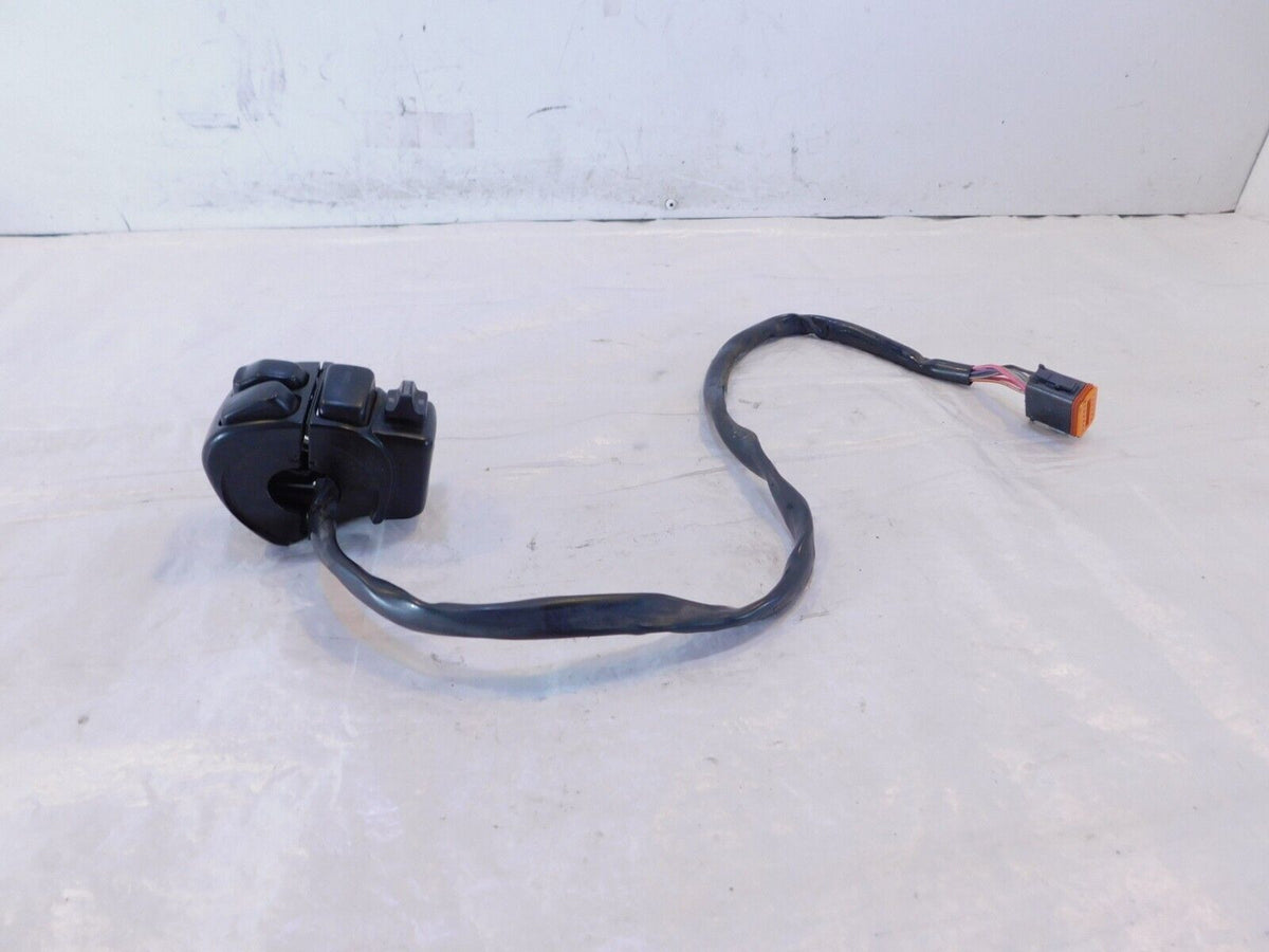 Harley Electra Glide Right Handlebar Engine Stop Start Kill Switches w/ Radio - C3 Cycle