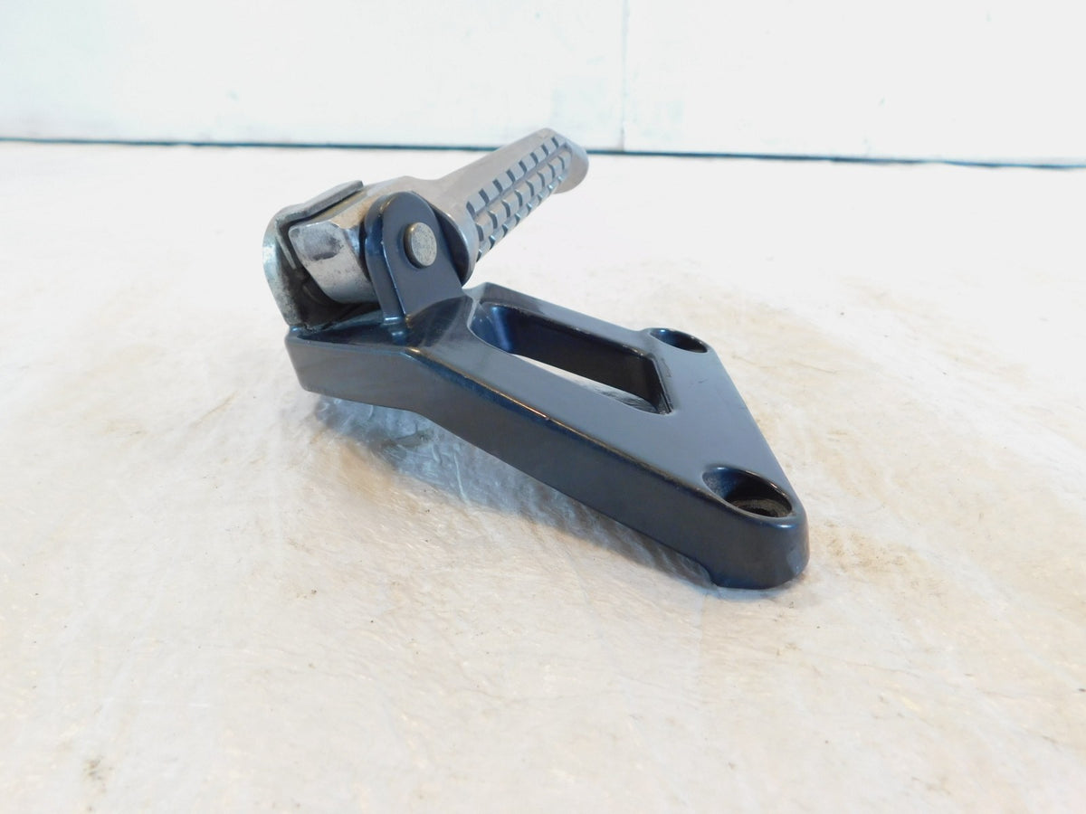 Kawasaki Ninja ZX600 ZX600-E ZZR600 Rear Right Passenger Footpeg & Mount Bracket - C3 Cycle
