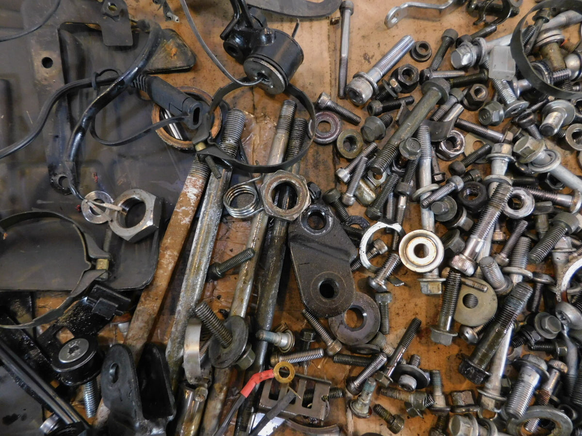 2004 04 Yamaha FZ6 FZ6S Misc Hardware Horn Nuts Bolts Brackets Parts Box Lot - C3 Cycle